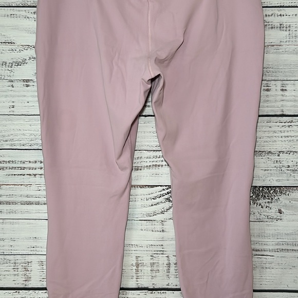 Lululemon Align High-Rise Pant 28"
Pink Peony Size 14 - Picture 15 of 16